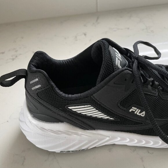 Fila Trazoros Energized 2 Athletic Lo Cut Lace Up Sneakers Black + White Sz 9 - Picture 9 of 11